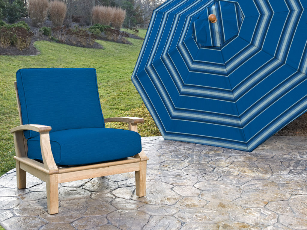  Chair and Umbrella Patio Set 