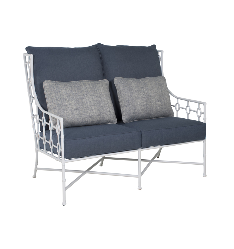  Cushioned Wing Loveseat 