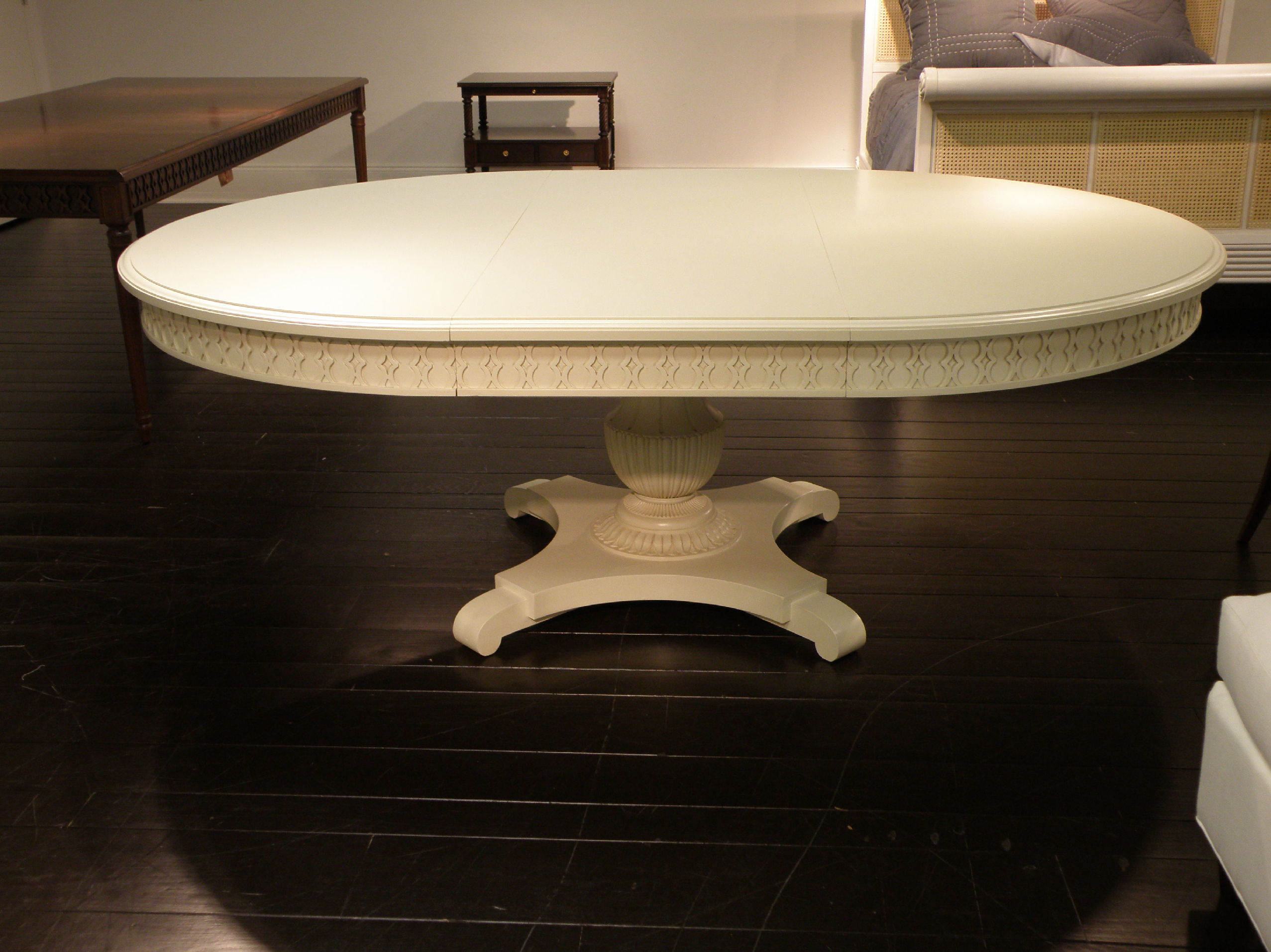  Gustav Round Dining Table Top - Figure 8 Apron 